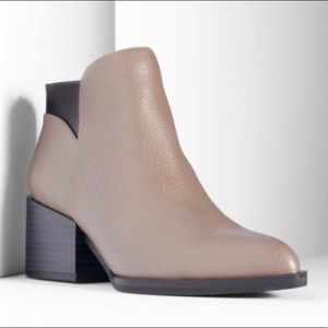 Simply Vera Wang Grey Taupe Ankle Boot